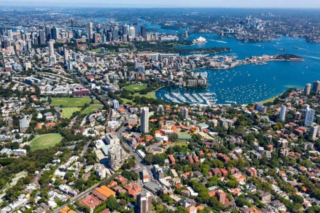 Aerial view of Sydney’s eastern harbour suburbs including Rushcutters Bay, Elizabeth Bay, and Potts Point, showcasing residential density, waterfront access, and urban mobility challenges — ideal context for local in-home physiotherapy.