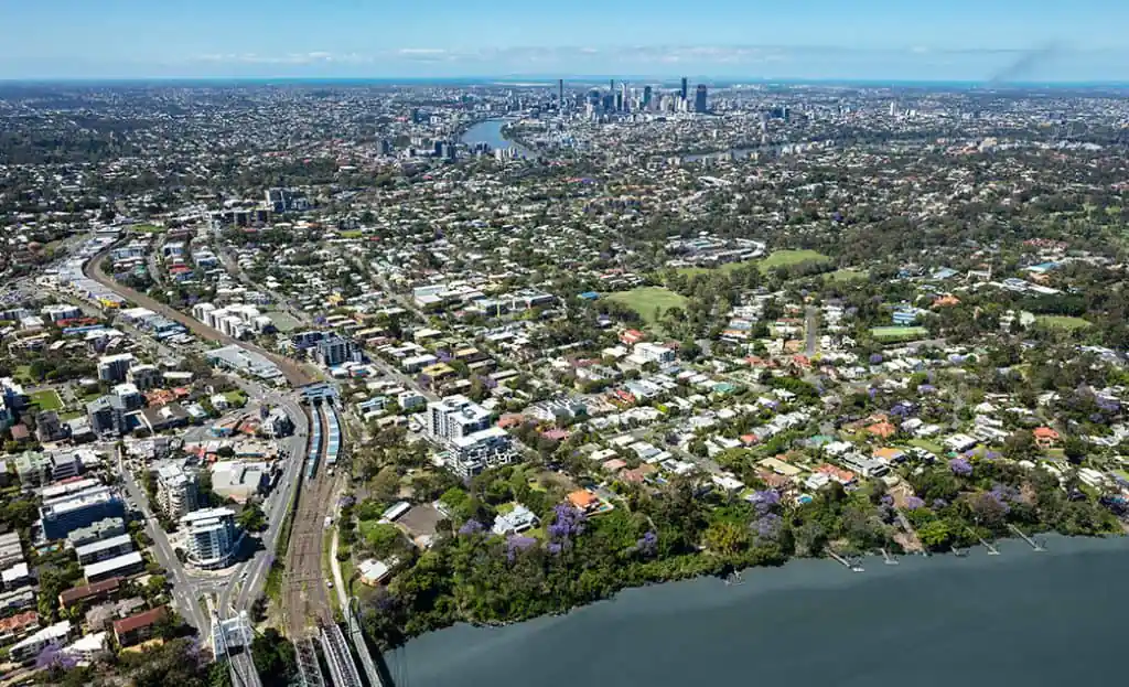 Health next door Mobile physiotherapy assisting Indooroopilly resident with rehab near Brisbane River