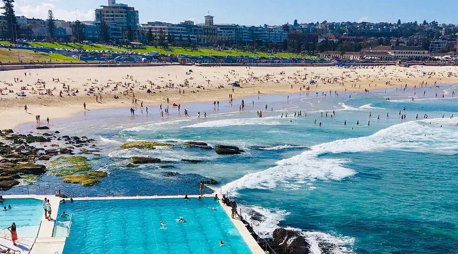 Iconic view of Bondi Beach and Icebergs Pool on a sunny day, reflecting the active lifestyle supported by mobile physiotherapy services in Bondi.
